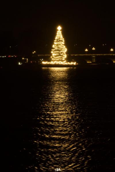  <strong>- Date</strong>: December 18, 2024 <br> <strong>- Exposure Time </strong>: 1/15 <br> <strong>- Focal Length </strong>: 68 mm <br> <strong> - ISO</strong>: 2500 <br>