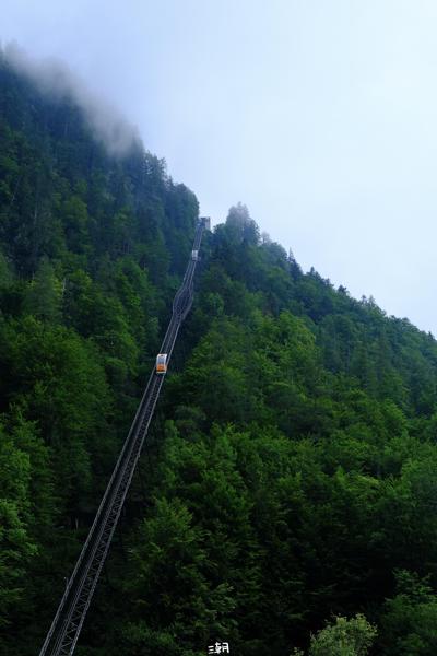  <strong>- Date</strong>: July 28, 2024 <br> <strong>- Exposure Time </strong>: 1/500 <br> <strong>- Focal Length </strong>: 42 mm <br> <strong> - ISO</strong>: 1000 <br> <br><br><strong>- Description: </strong> 上山的列车