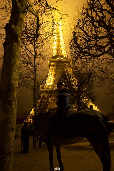  <strong>- Date</strong>: December 31, 2024 <br> <strong>- Exposure Time </strong>: 1/15 <br> <strong>- Focal Length </strong>: 28 mm <br> <strong> - ISO</strong>: 2500 <br> <br><br><strong>- Description: </strong> New years'eve